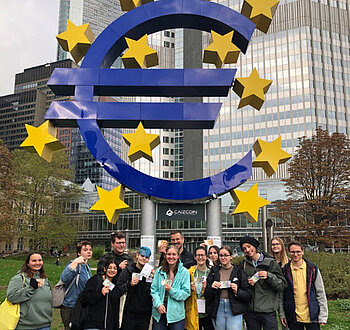 Gruppenbild der Klasse 2_BU in Frankfurt